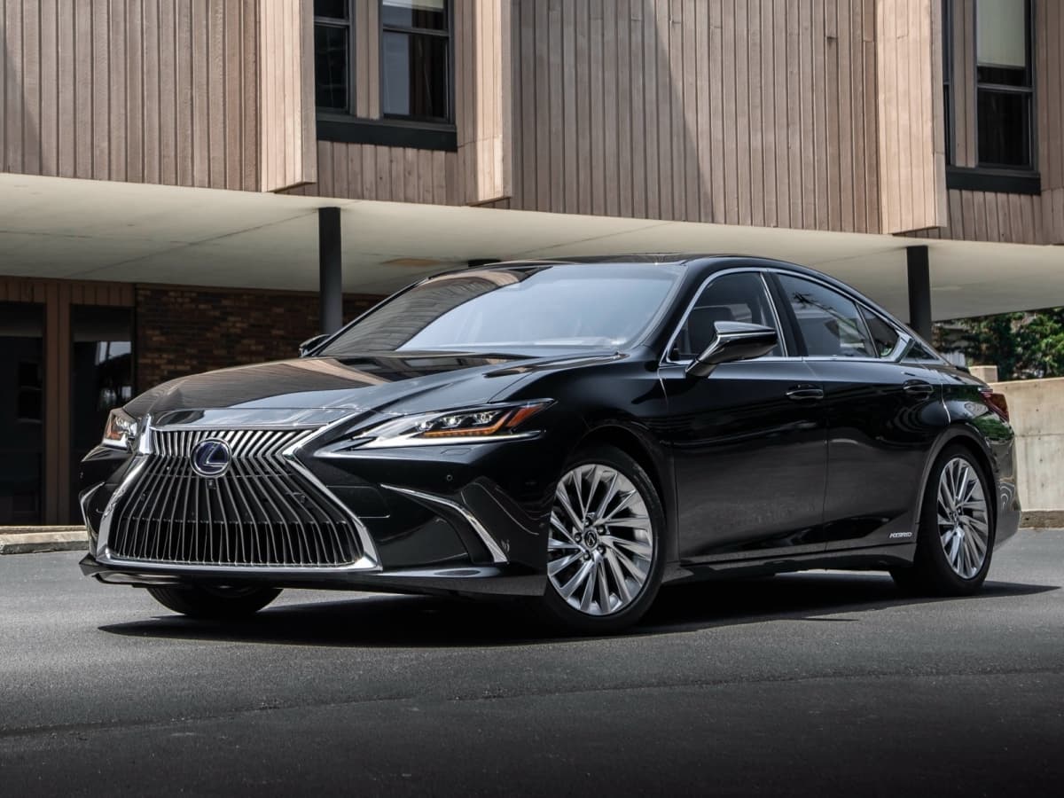 Купить Lexus ES 300h - гибридный бизнес-седан
