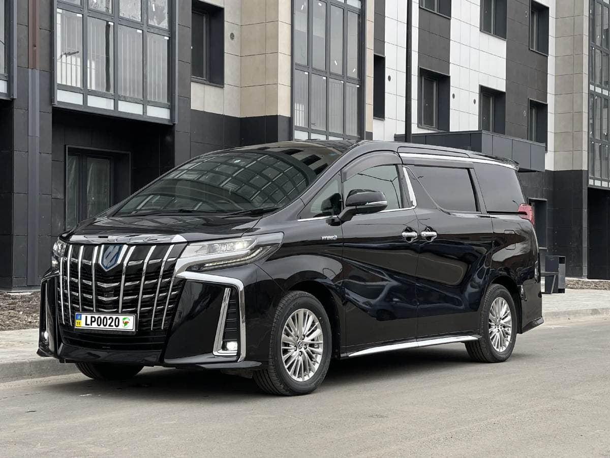 Купить Toyota Alphard - премиальный минивэн в рассрочку