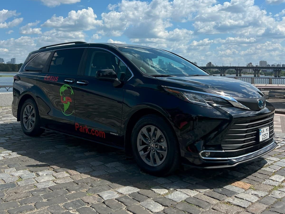 Лизинг Toyota Sienna - семейный минивэн в Украине